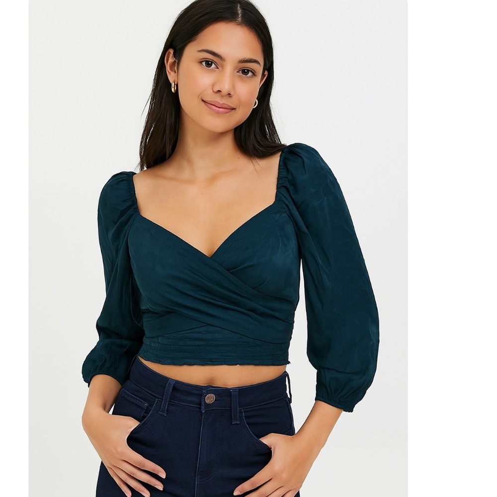 Band of the Free Women's Floral Crossover Crop Top Blue Size‎ S